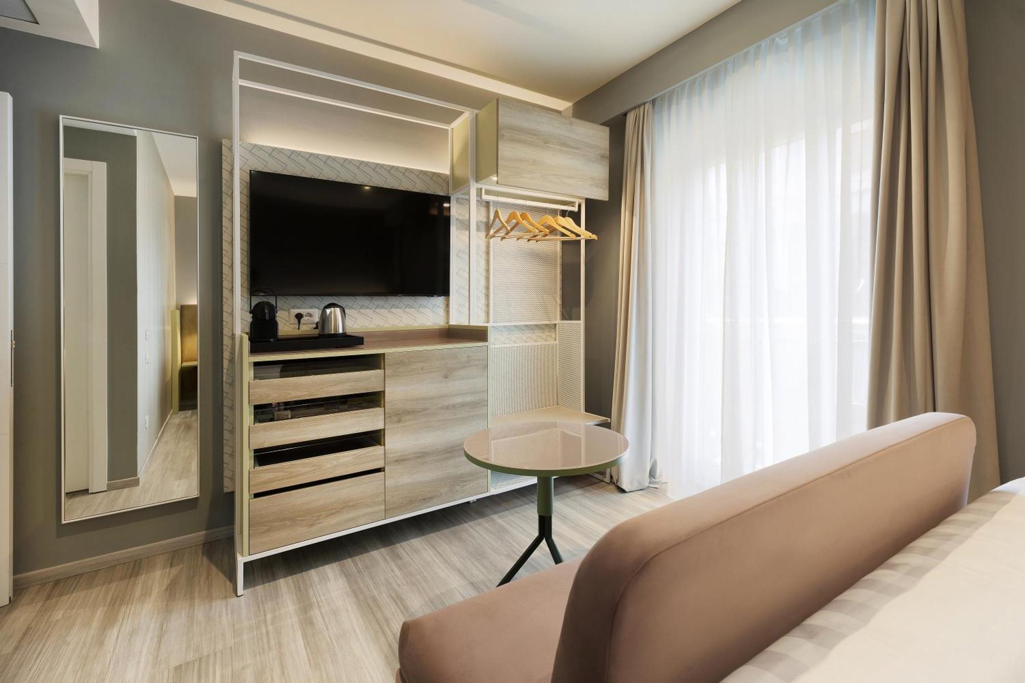 Hotel Adesso 4*