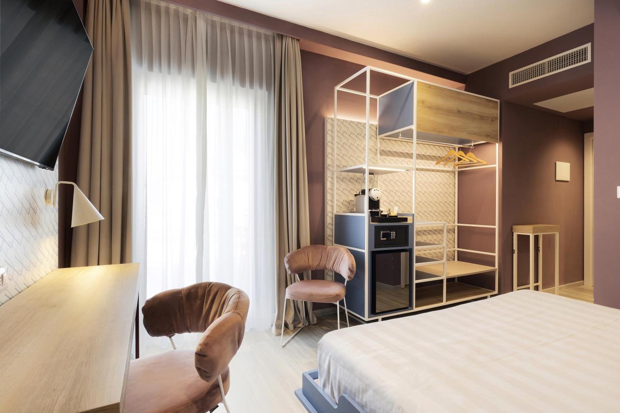 Adesso Hotel 4*